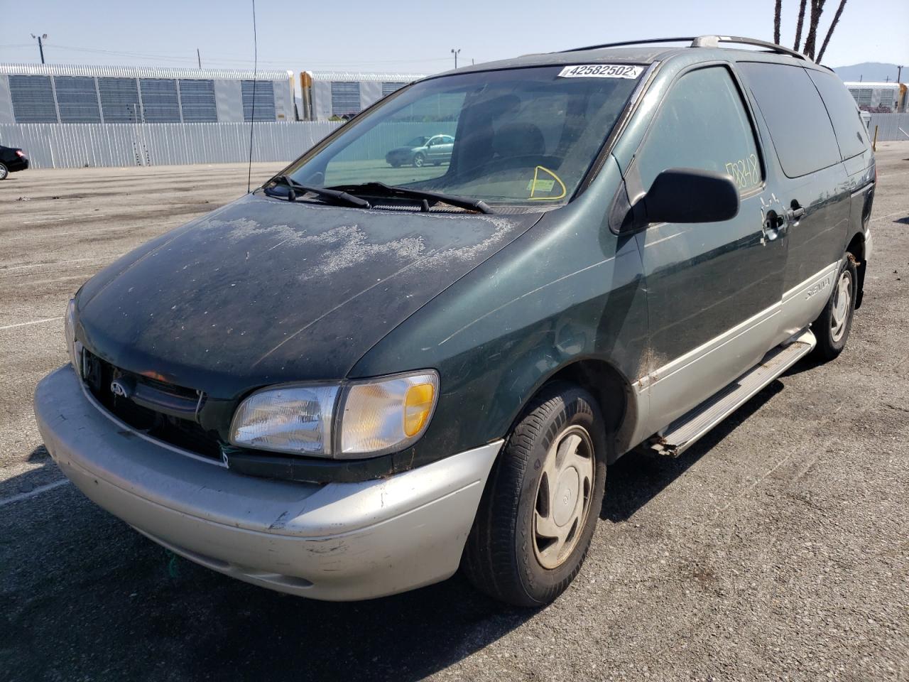 Photo 2 from auction – 2000 TOYOTA SIENNA LE with VIN 4T3ZF13C9YU244738