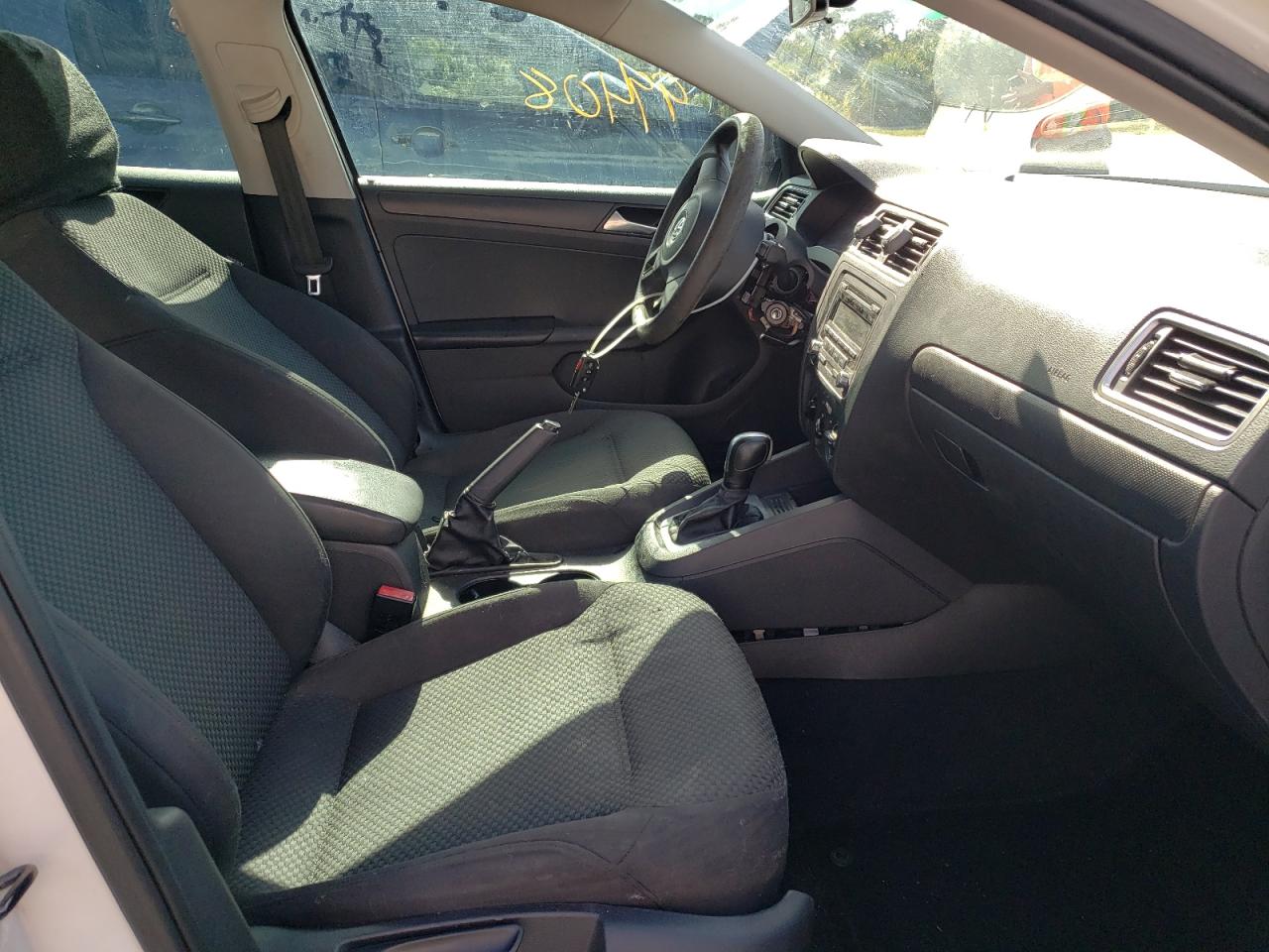 Photo 5 from auction – 2014 VOLKSWAGEN JETTA BASE with VIN 3VW2K7AJ8EM304987