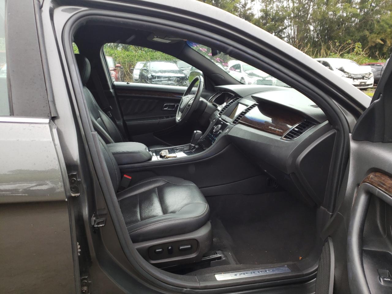 Photo 5 from auction – 2019 FORD TAURUS LIM with VIN 1FAHP2F88KG116456