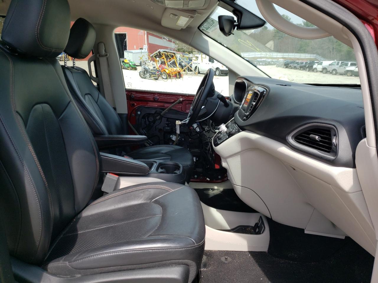 Photo 5 from auction – 2018 CHRYSLER PACIFICA T with VIN 2C4RC1BG9JR280748