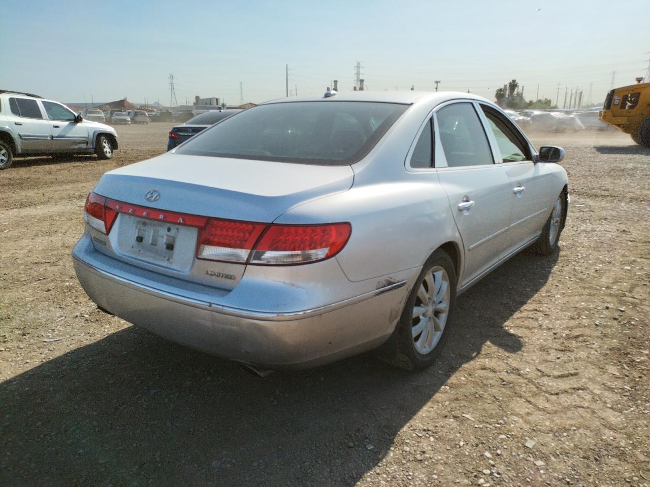 Photo 4 from auction – 2007 HYUNDAI AZERA SE with VIN KMHFC46FX7A212053