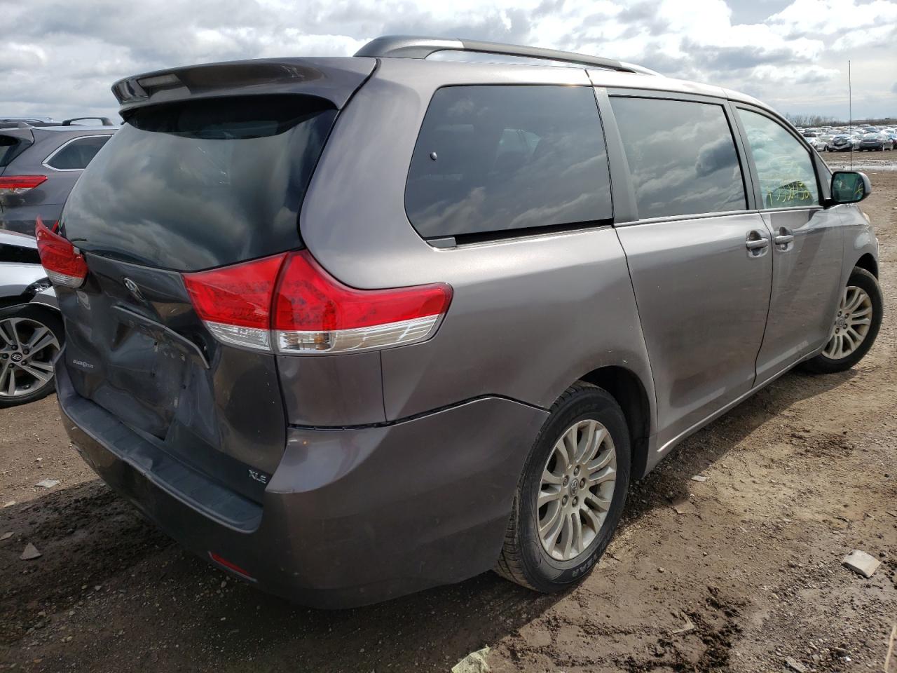 Photo 4 from auction – 2012 TOYOTA SIENNA XLE with VIN 5TDYK3DC1CS180576