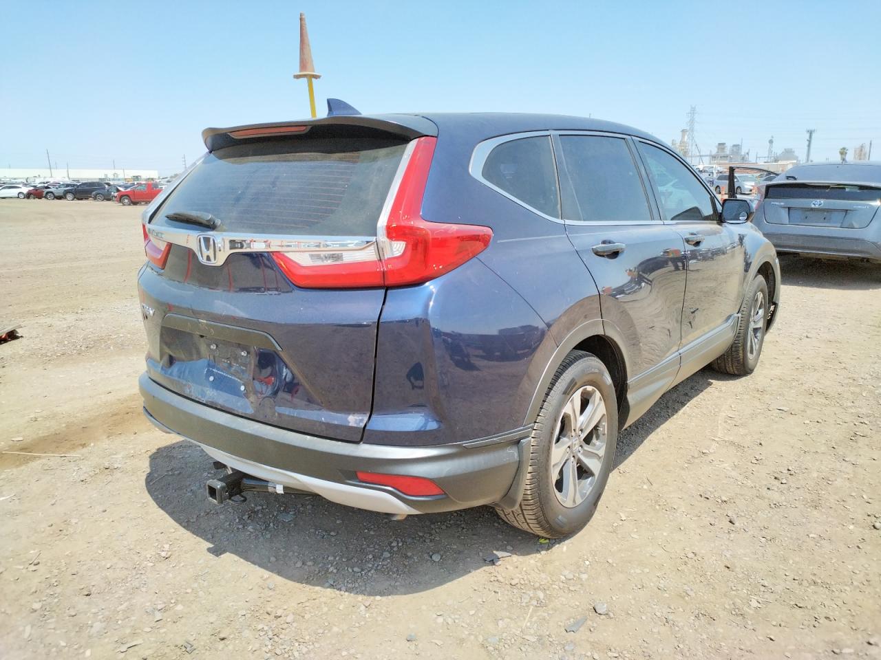 Photo 4 from auction – 2017 HONDA CR-V LX with VIN 7FARW5H35HE006833