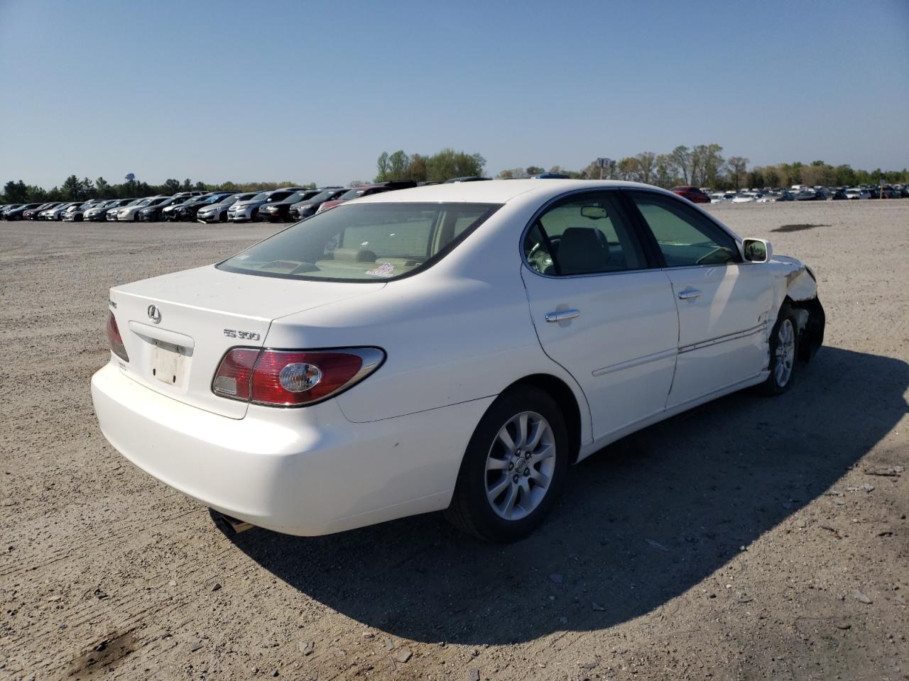 Photo 4 from auction – 2002 LEXUS ES 300 with VIN JTHBF30G020027674