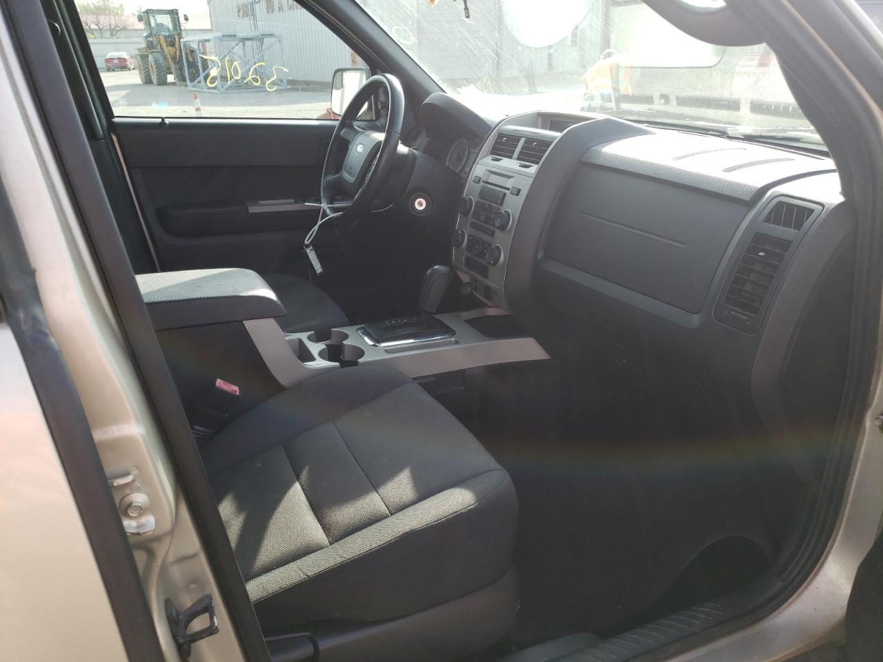 Photo 5 from auction – 2011 FORD ESCAPE XLT with VIN 1FMCU0D76BKA32270