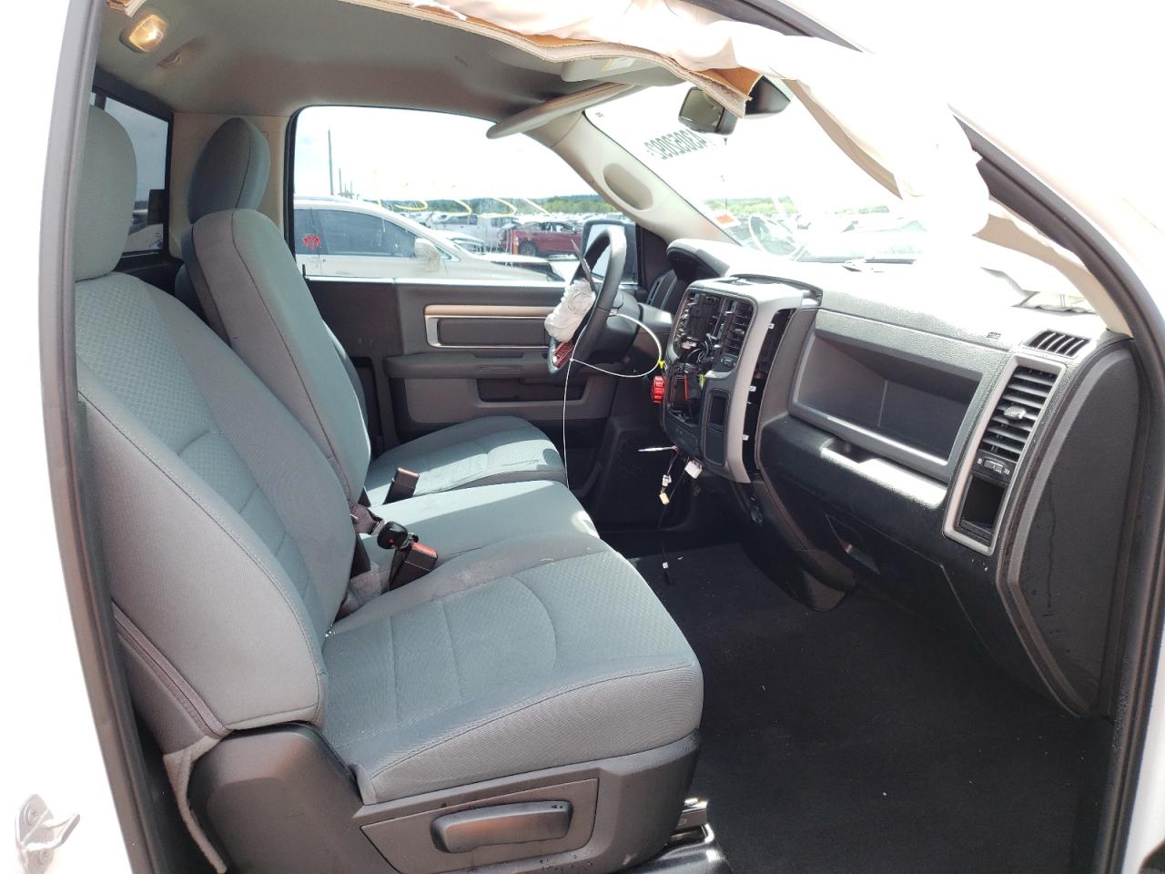Photo 5 from auction – 2019 RAM 1500 CLASS with VIN 3C6JR6AG8KG503080