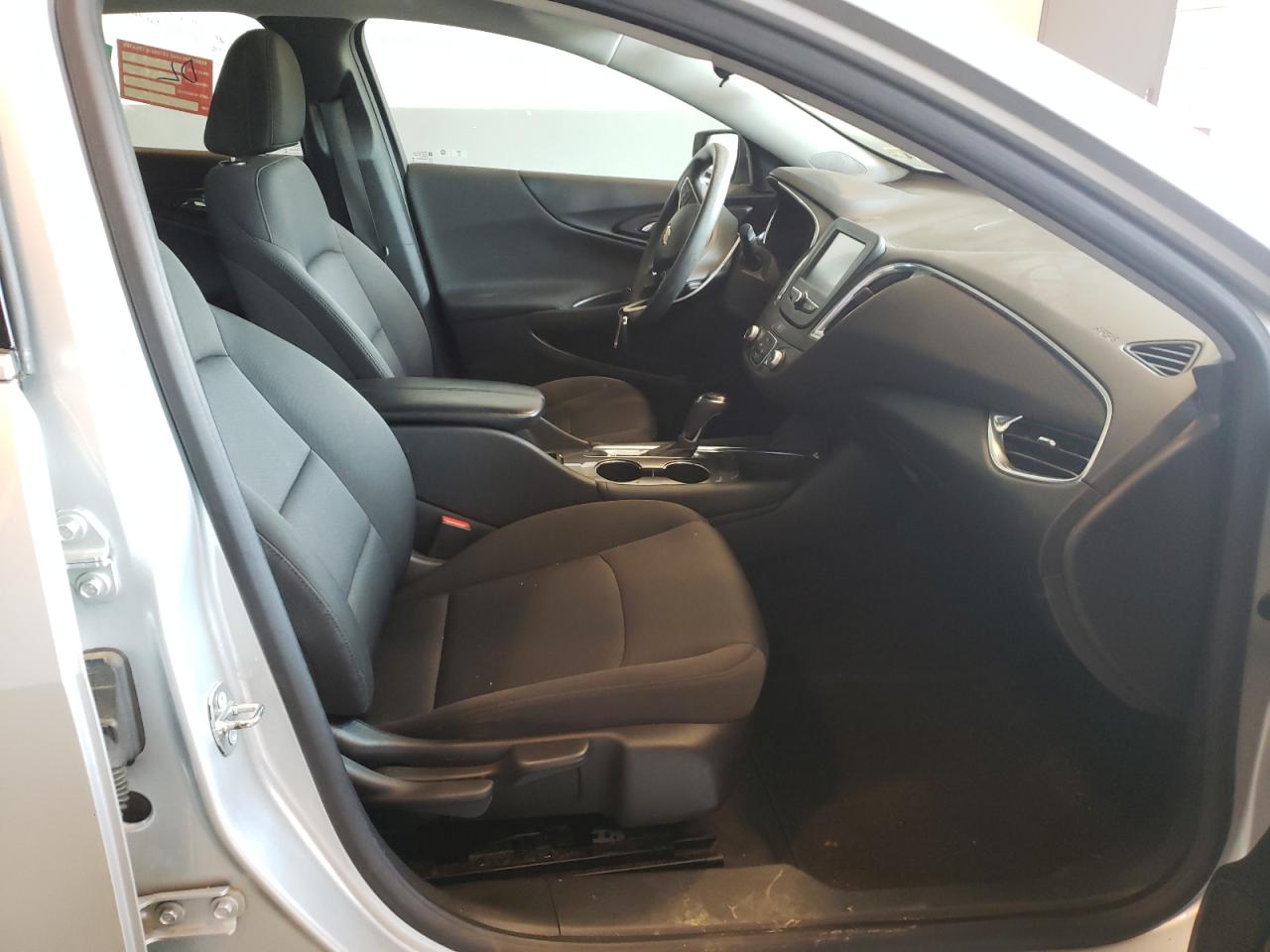 Photo 5 from auction – 2018 CHEVROLET MALIBU LT with VIN 1G1ZD5ST2JF249147