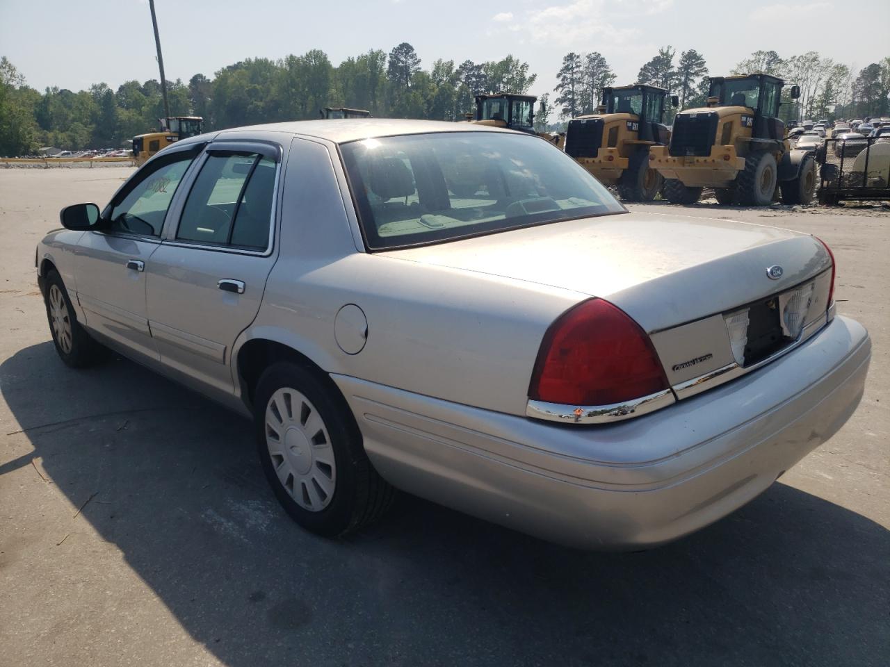 Photo 3 from auction – 2007 FORD CROWN VICT with VIN 2FAHP71W57X104656