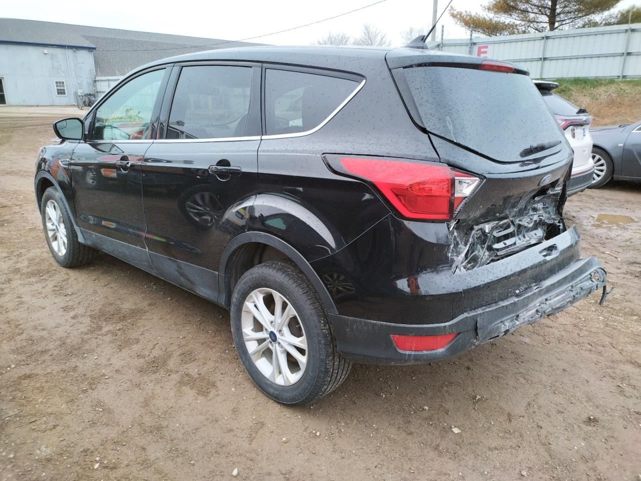 Photo 3 from auction – 2019 FORD ESCAPE SE with VIN 1FMCU9GD6KUB25333