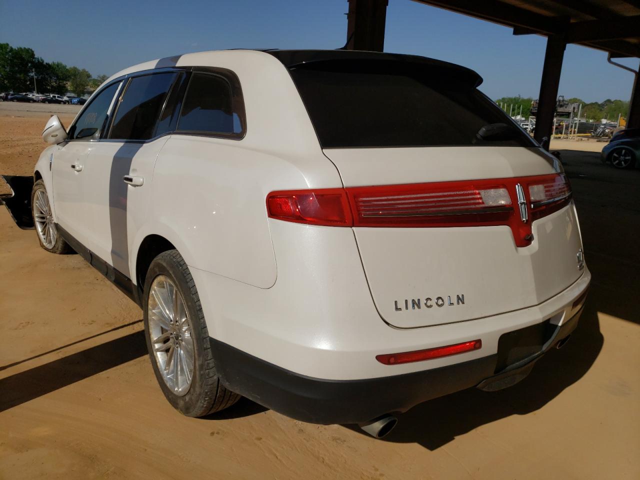 Photo 3 from auction – 2014 LINCOLN MKT with VIN 2LMHJ5AT3EBL52694