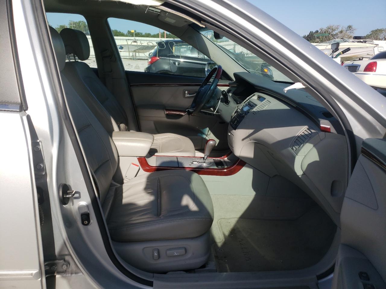 Photo 5 from auction – 2007 HYUNDAI AZERA SE with VIN KMHFC46F47A183410