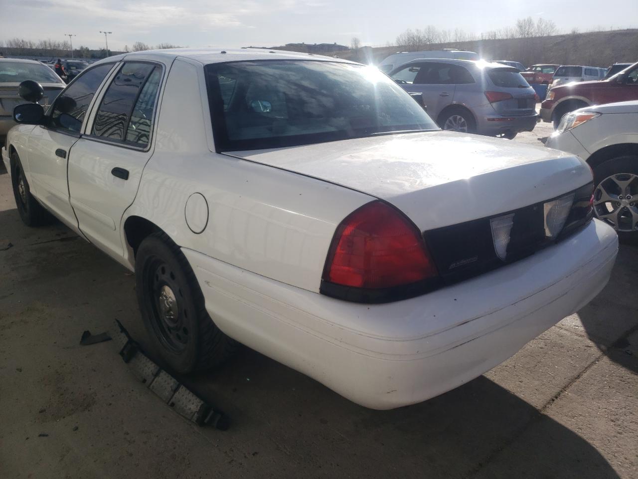 Photo 3 from auction – 2003 FORD CROWN VICT with VIN 2FAFP71W73X107446