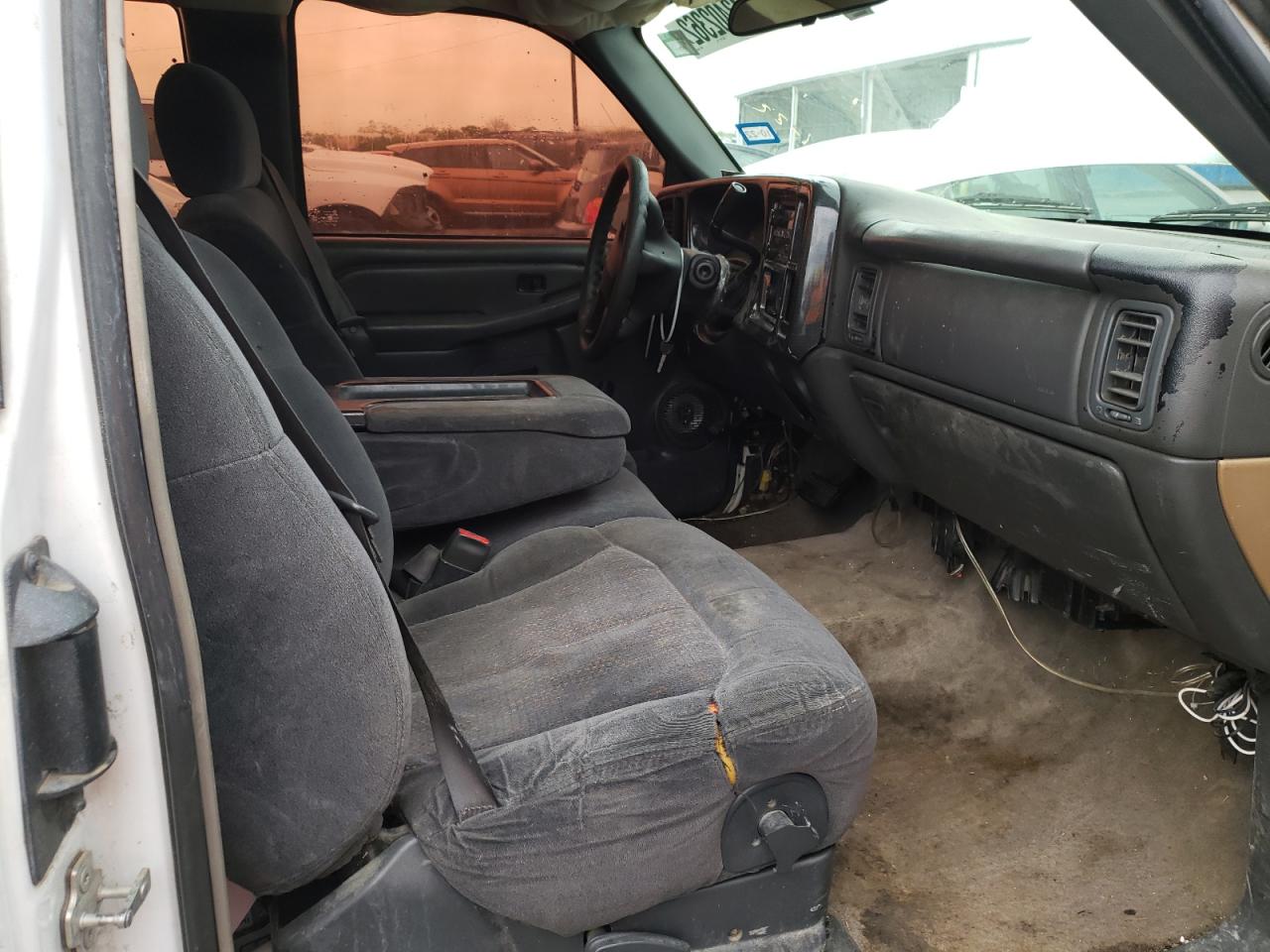 Photo 5 from auction – 2005 GMC NEW SIERRA with VIN 2GTEC19V751149180
