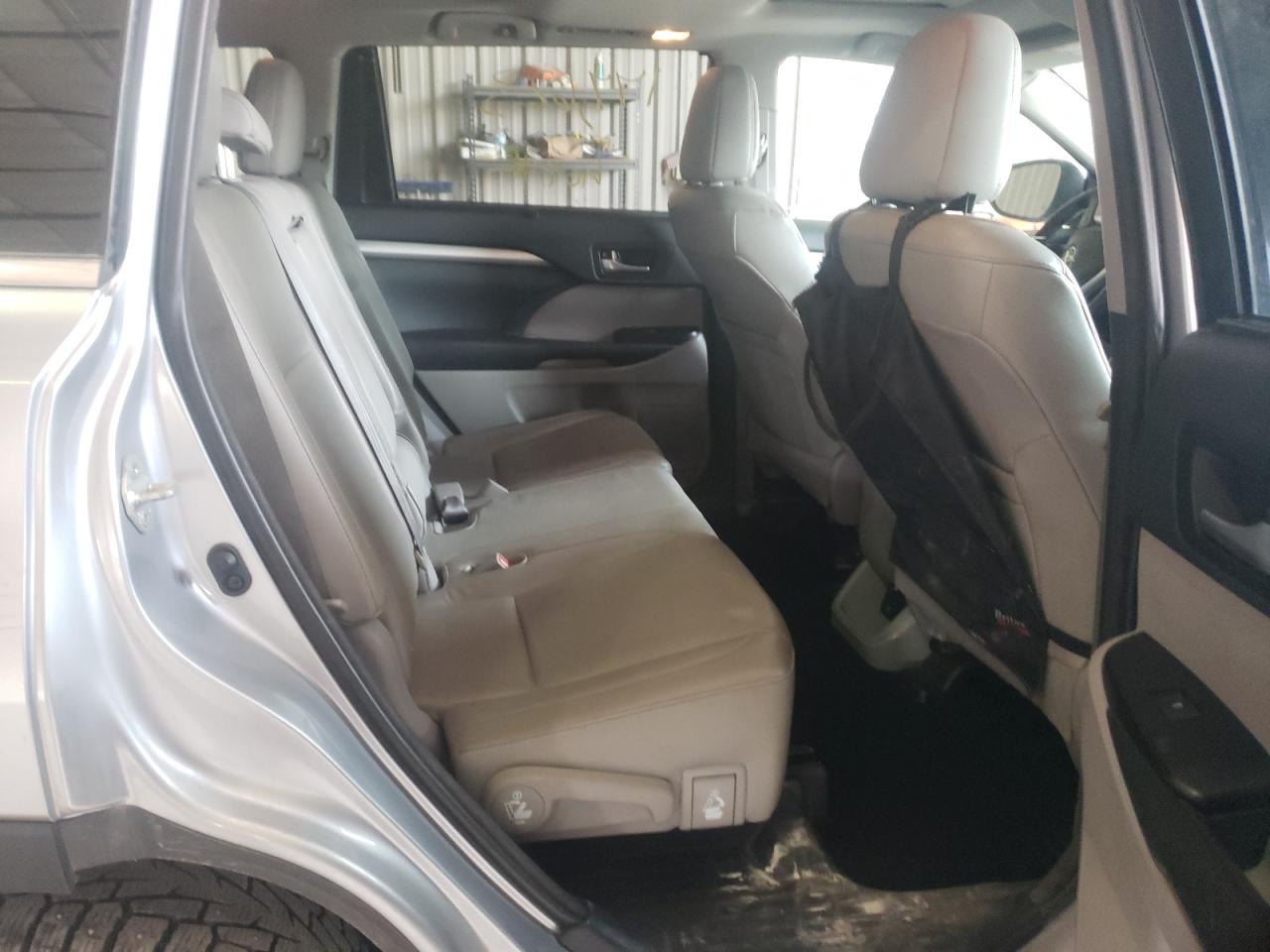 Photo 6 from auction – 2015 TOYOTA HIGHLANDER with VIN 5TDJKRFH1FS082231