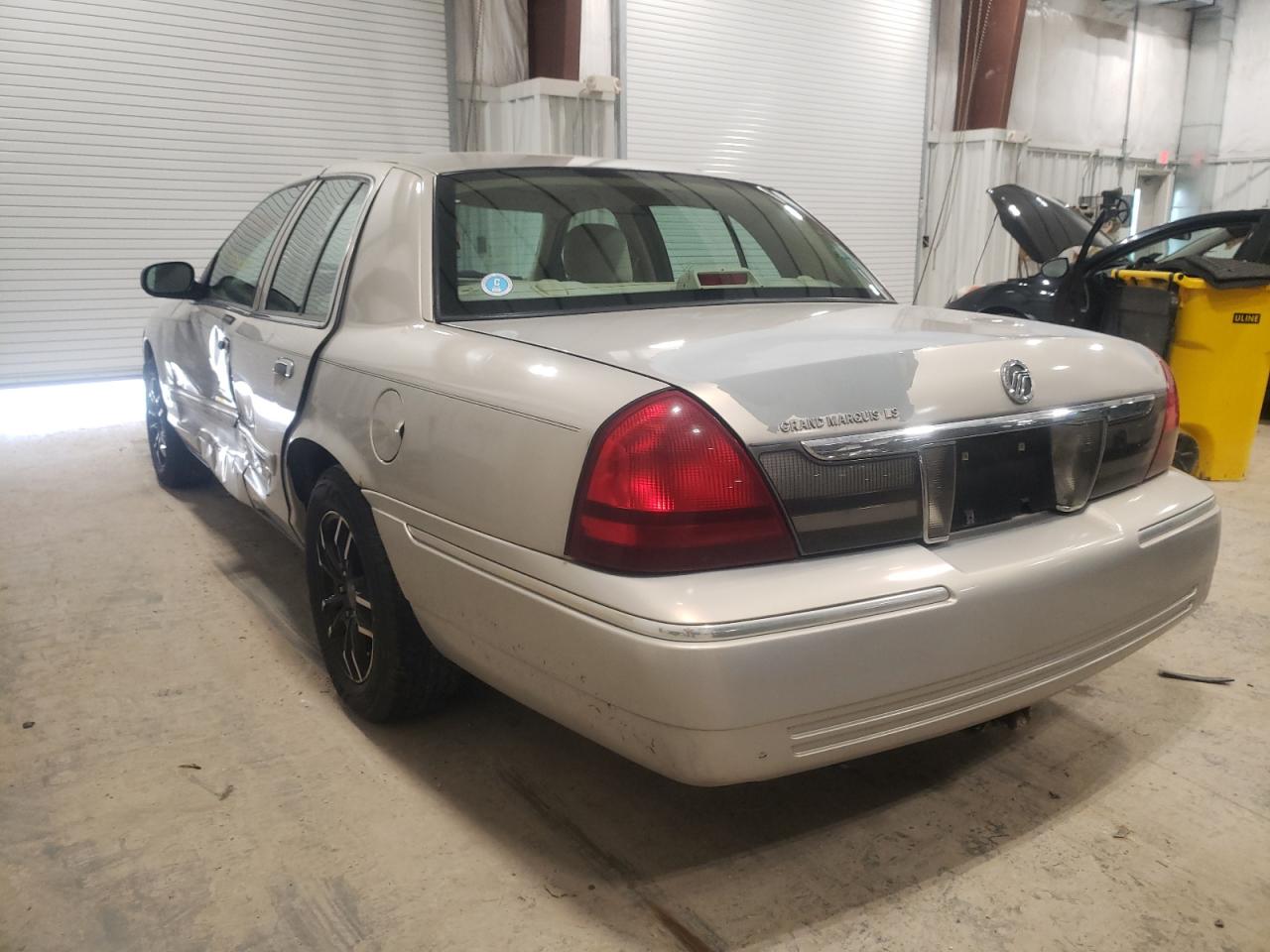 Photo 3 from auction – 2006 MERCURY GRAND MARQ with VIN 2MEFM75V86X640011