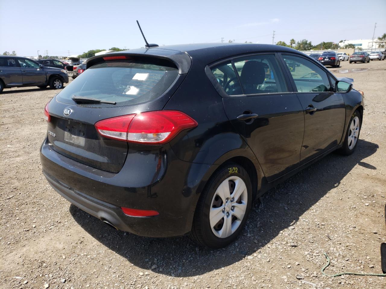 Photo 4 from auction – 2016 KIA FORTE LX with VIN KNAFK5A83G5547019