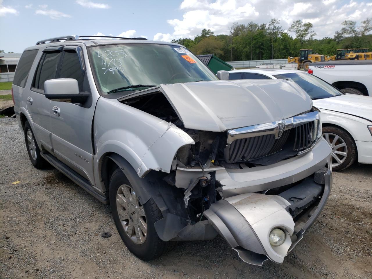 LINCOLN NAVIGATOR 2004 with VIN 5LMFU27R44LJ17995 - Photo from auction