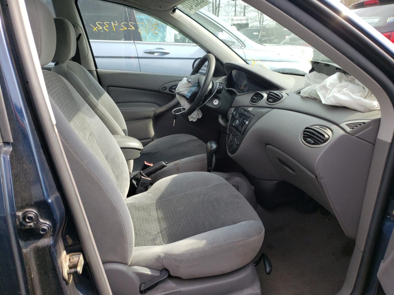 Photo 5 from auction – 2003 FORD FOCUS SE with VIN 1FAFP34P63W141659