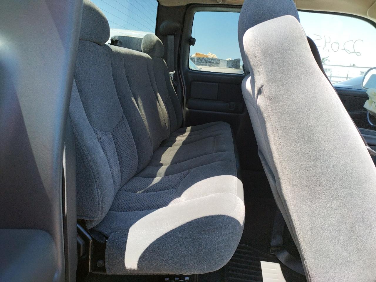 Photo 6 from auction – 2003 CHEVROLET SILVERADO with VIN 2GCEC19V231326019