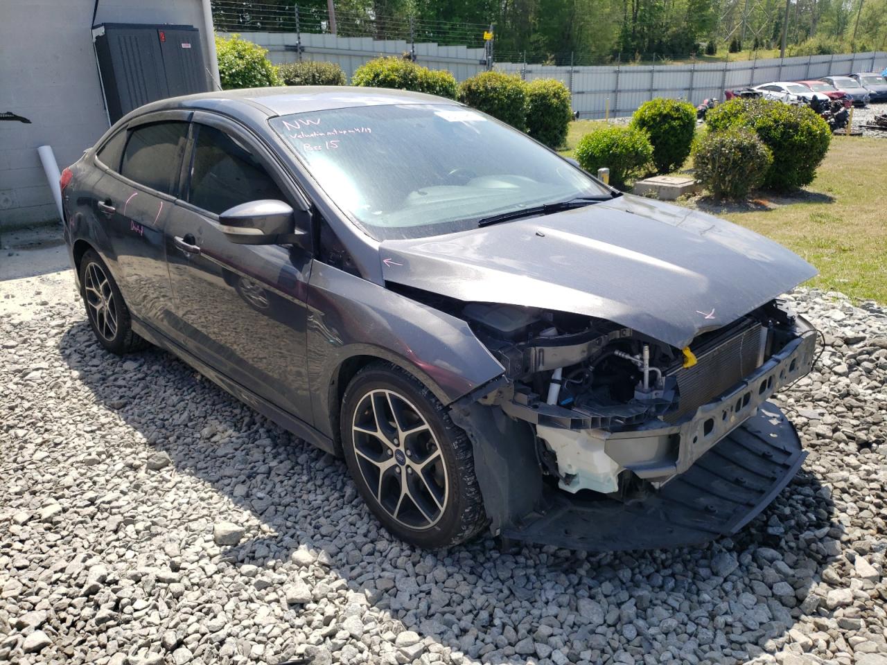 FORD FOCUS SE 2016 with VIN 1FADP3F29GL385449 - Photo from auction
