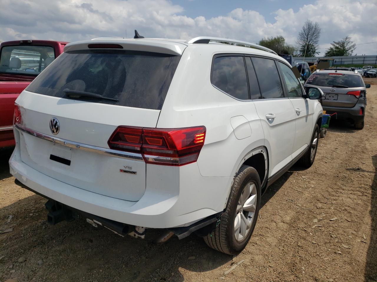 Photo 4 from auction – 2018 VOLKSWAGEN ATLAS SE with VIN 1V2LR2CA4JC583531
