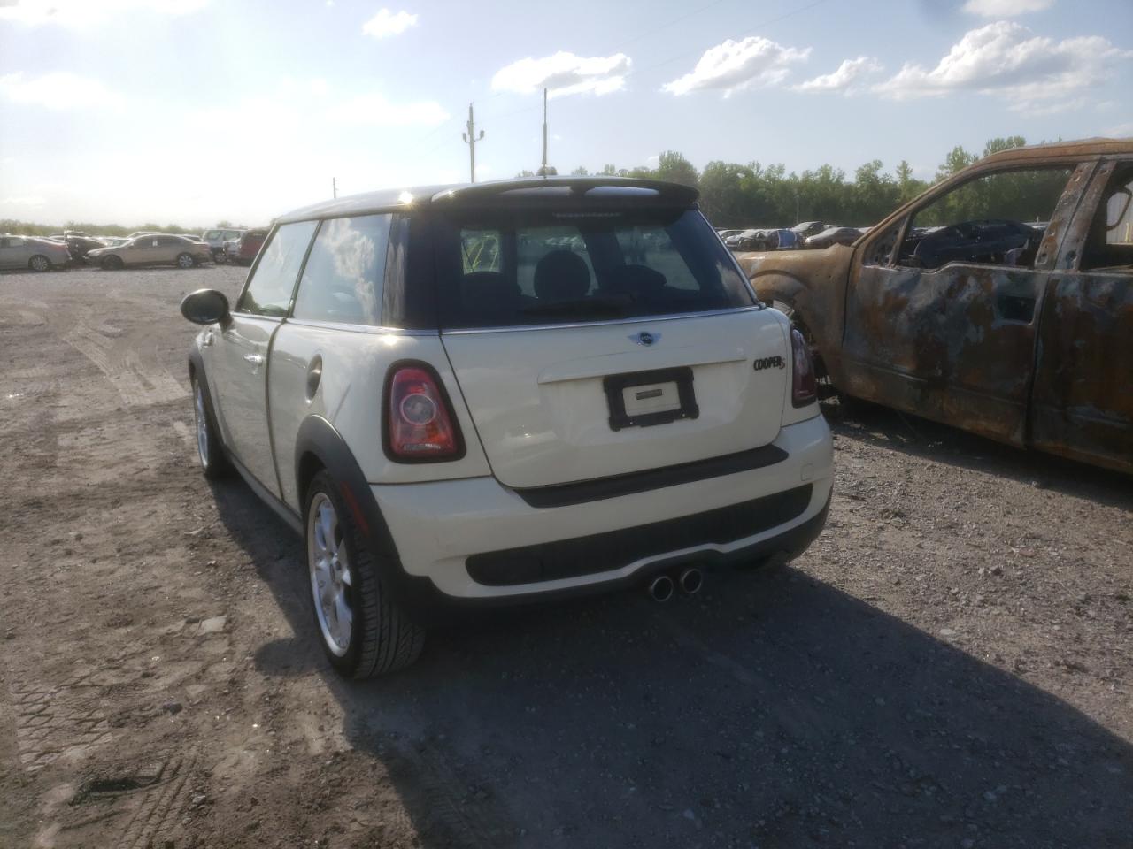Photo 3 from auction – 2010 MINI COOPER S with VIN WMWMF7C58ATX43986