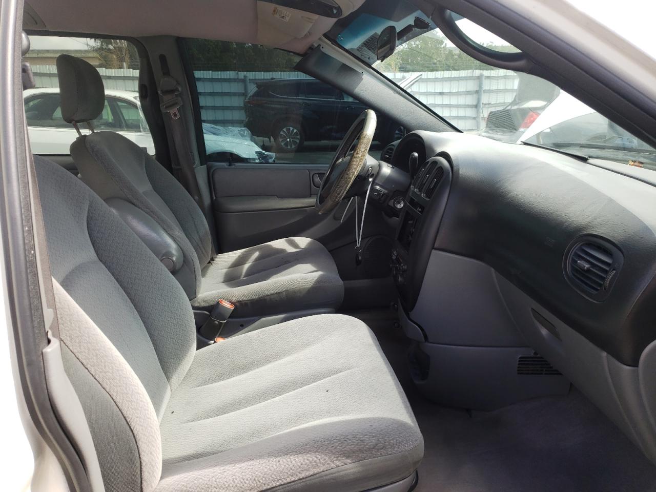 Photo 5 from auction – 2005 DODGE GRAND CARA with VIN 2D4GP44L05R134836