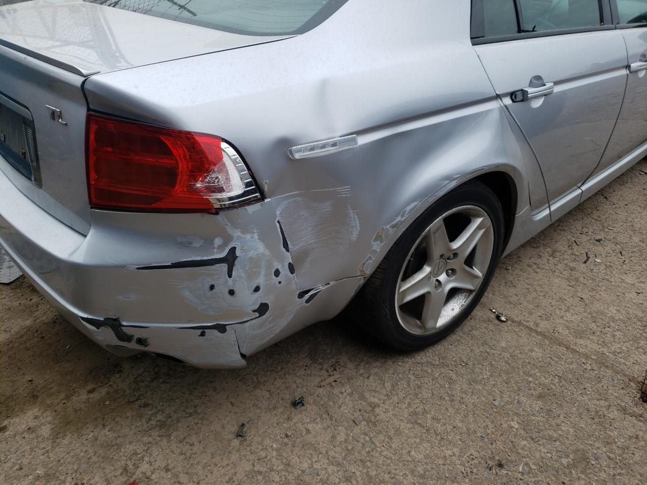 Photo 9 from auction – 2004 ACURA TL with VIN 19UUA662X4A015200