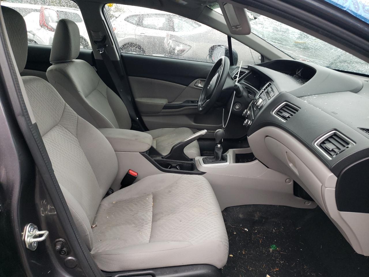Photo 5 from auction – 2015 HONDA CIVIC LX with VIN 19XFB2E50FE013688