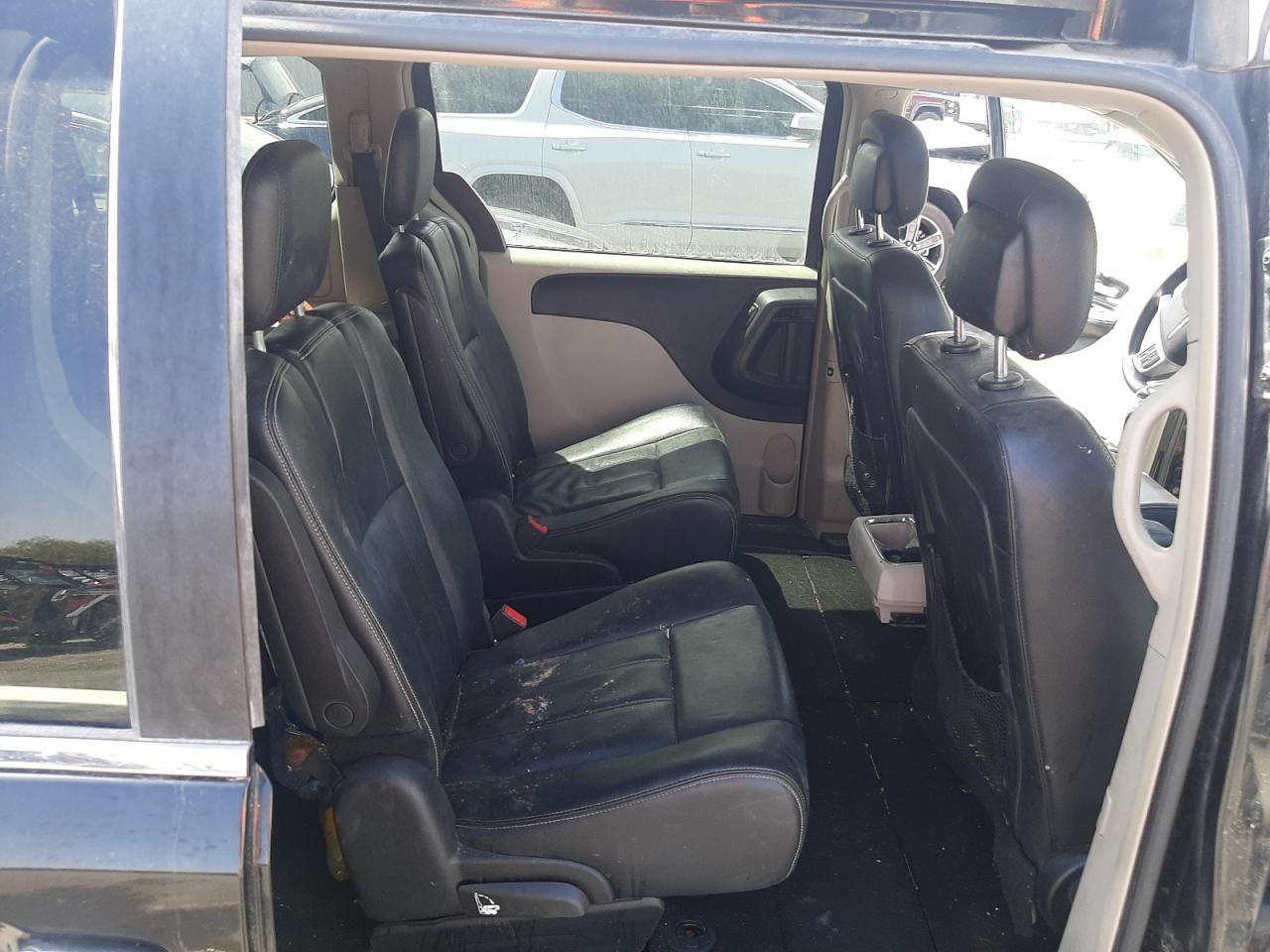 Photo 6 from auction – 2014 CHRYSLER TOWN & COU with VIN 2C4RC1BG9ER447745