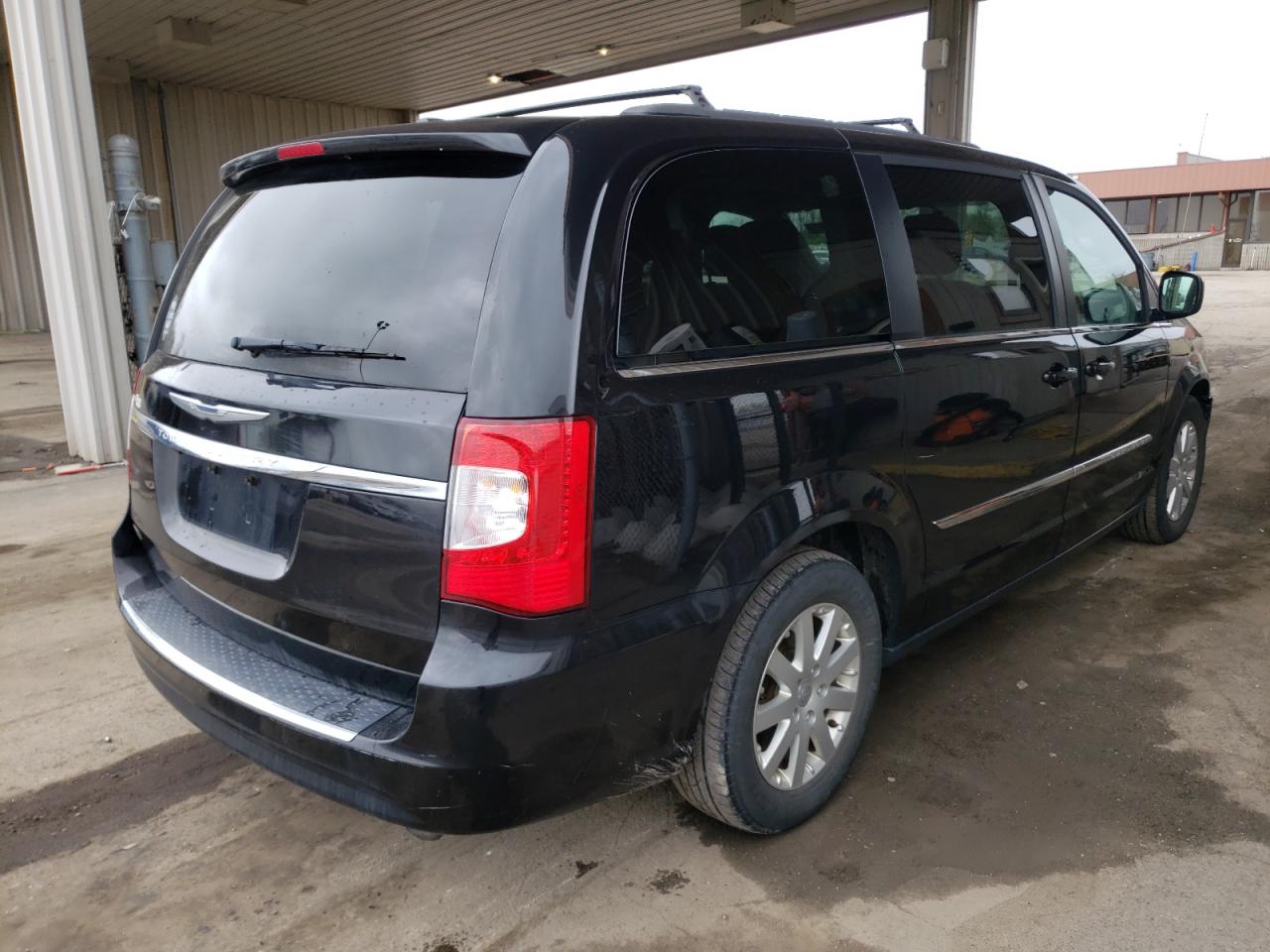 Photo 4 from auction – 2016 CHRYSLER TOWN & COU with VIN 2C4RC1BG2GR292488