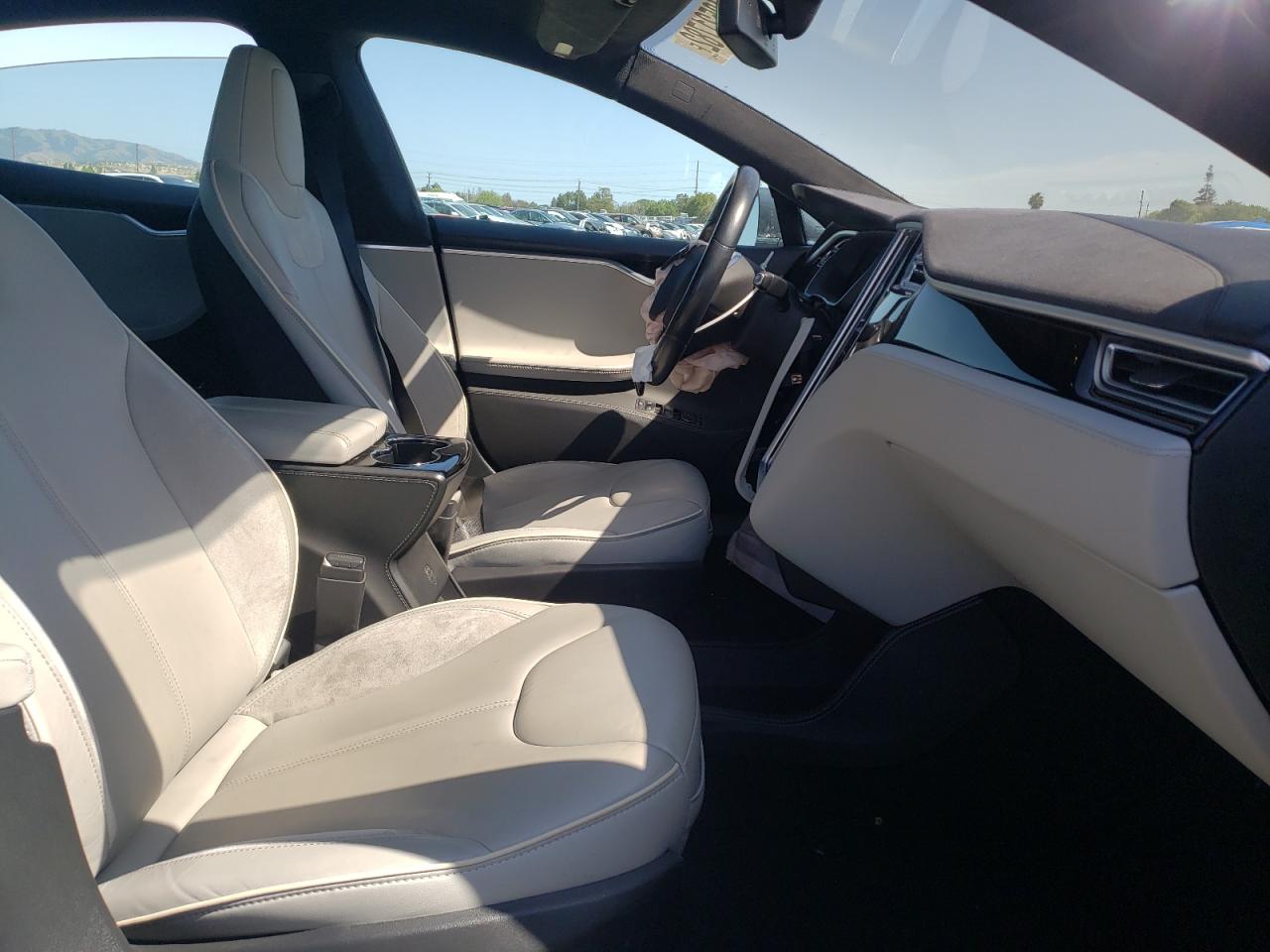 Photo 5 from auction – 2014 TESLA MODEL S with VIN 5YJSA1H18EFP60498
