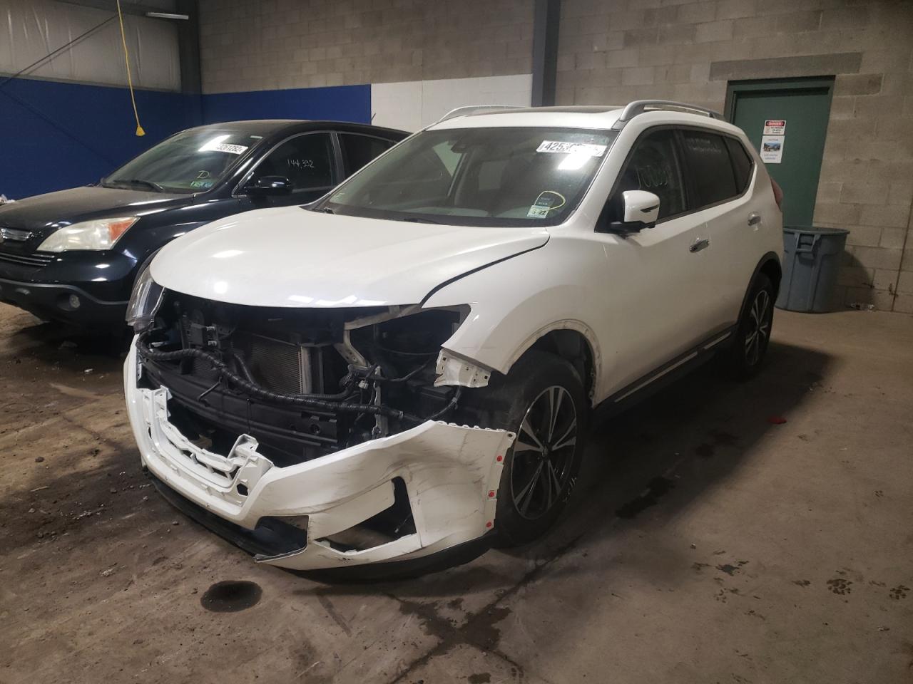 Photo 2 from auction – 2017 NISSAN ROGUE SV with VIN 5N1AT2MV5HC858728
