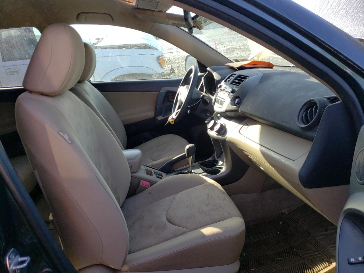 Photo 5 from auction – 2010 TOYOTA RAV4 with VIN JTMBF4DV7A5028600