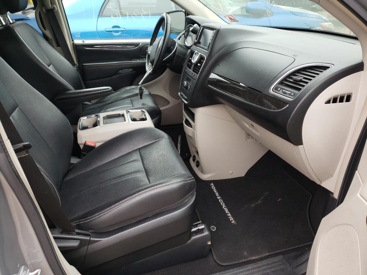 Photo 5 from auction – 2014 CHRYSLER TOWN & COU with VIN 2C4RC1BG6ER445631