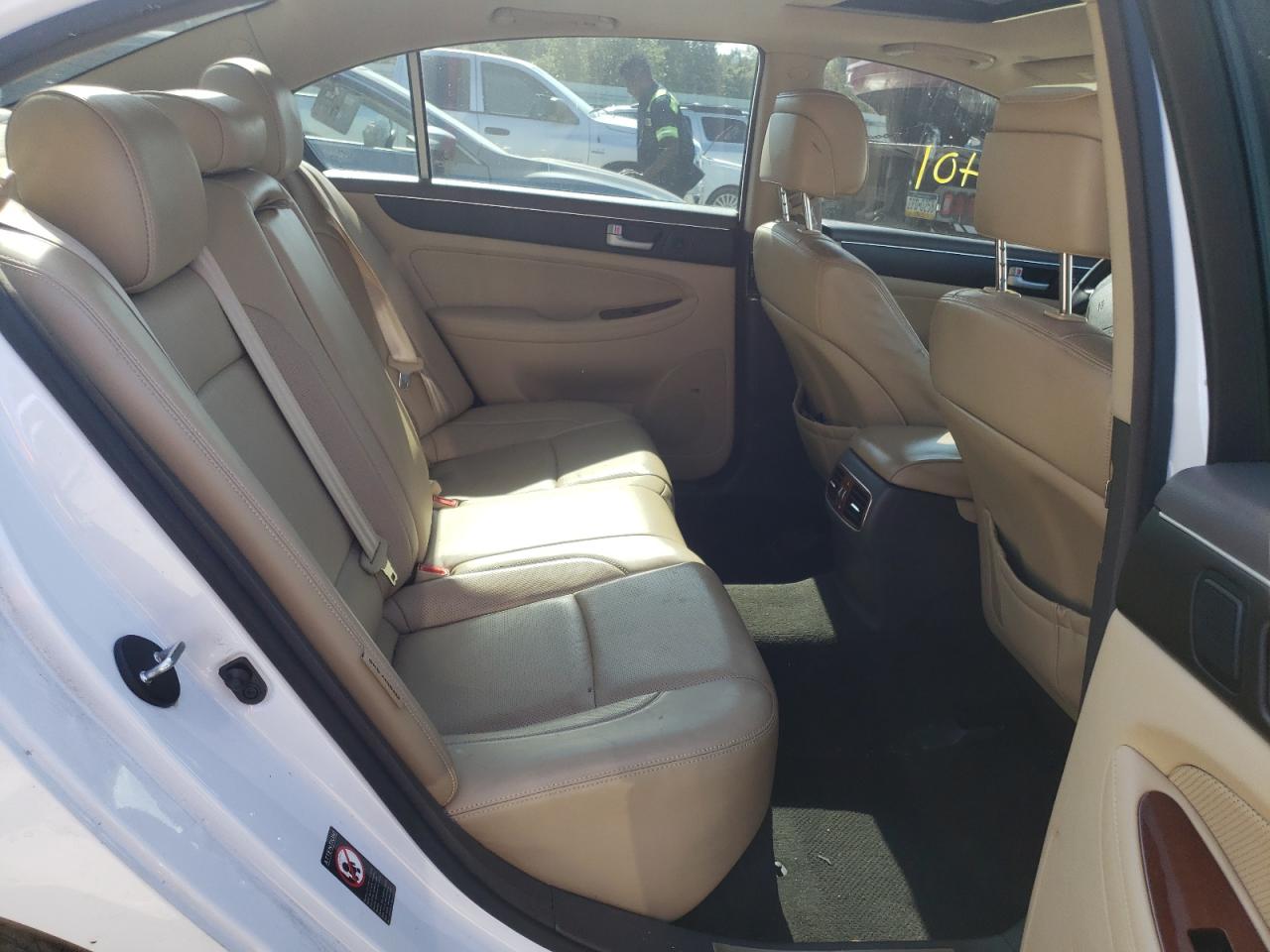 Photo 6 from auction – 2014 HYUNDAI GENESIS 3. with VIN KMHGC4DD0EU262963