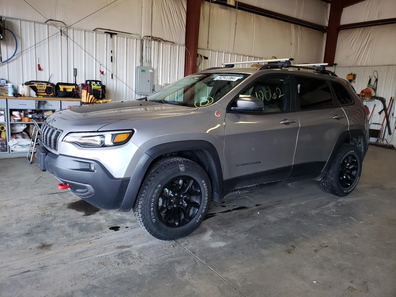 Photo 2 from auction – 2019 JEEP CHEROKEE T with VIN 1C4PJMBX9KD337629
