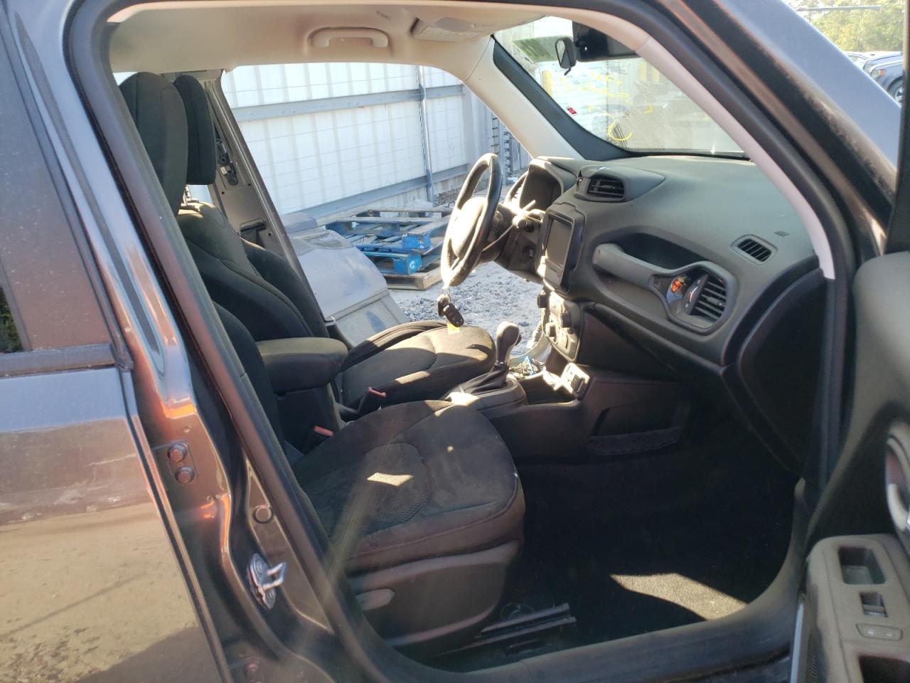 Photo 5 from auction – 2018 JEEP RENEGADE L with VIN ZACCJABB4JPJ51219