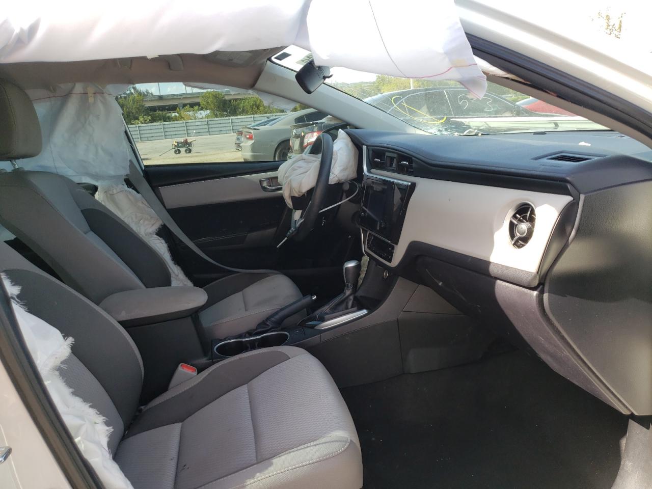 Photo 5 from auction – 2018 TOYOTA COROLLA L with VIN 5YFBURHE8JP782069