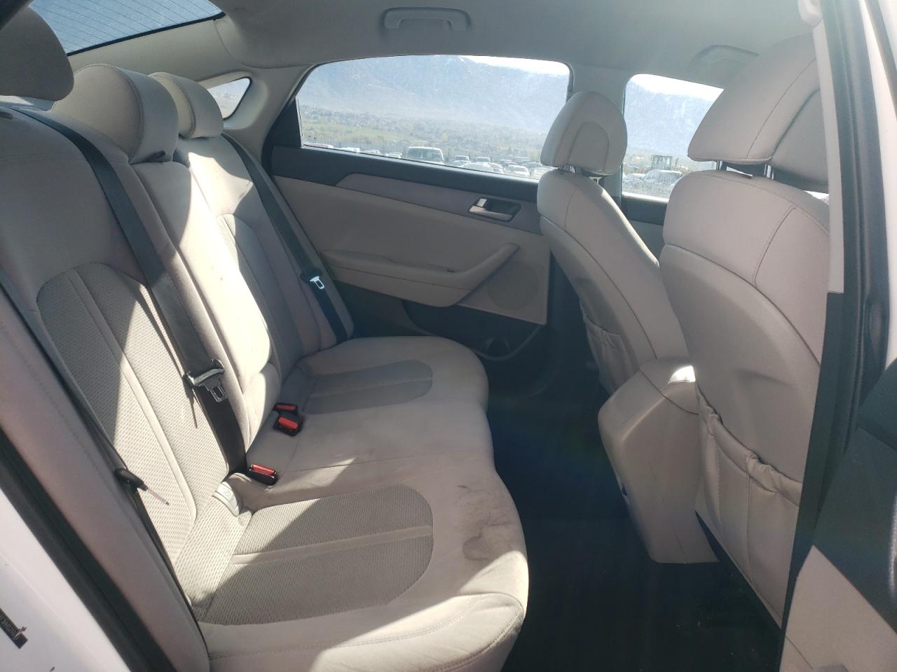 Photo 6 from auction – 2017 HYUNDAI SONATA SE with VIN 5NPE24AF3HH521030