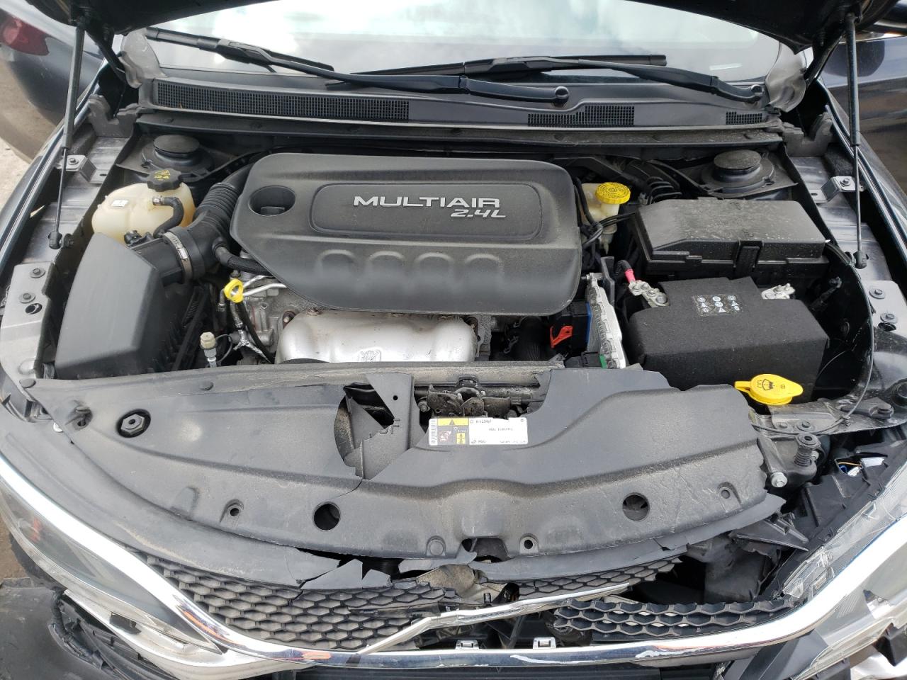 Photo 7 from auction – 2016 CHRYSLER 200 LIMITE with VIN 1C3CCCAB0GN184749