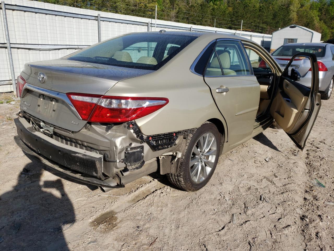 Photo 4 from auction – 2017 TOYOTA CAMRY LE with VIN 4T1BF1FK4HU654019