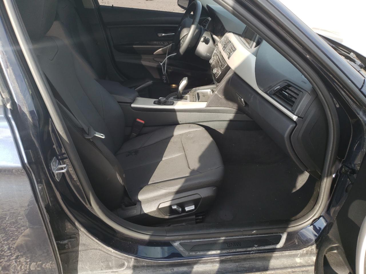 Photo 5 from auction – 2016 BMW 320 XI with VIN WBA8E5G50GNU21018