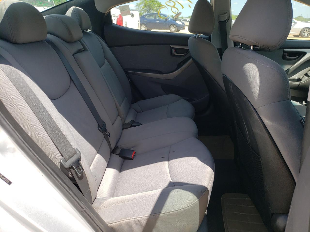 Photo 6 from auction – 2012 HYUNDAI ELANTRA GL with VIN 5NPDH4AE3CH126369