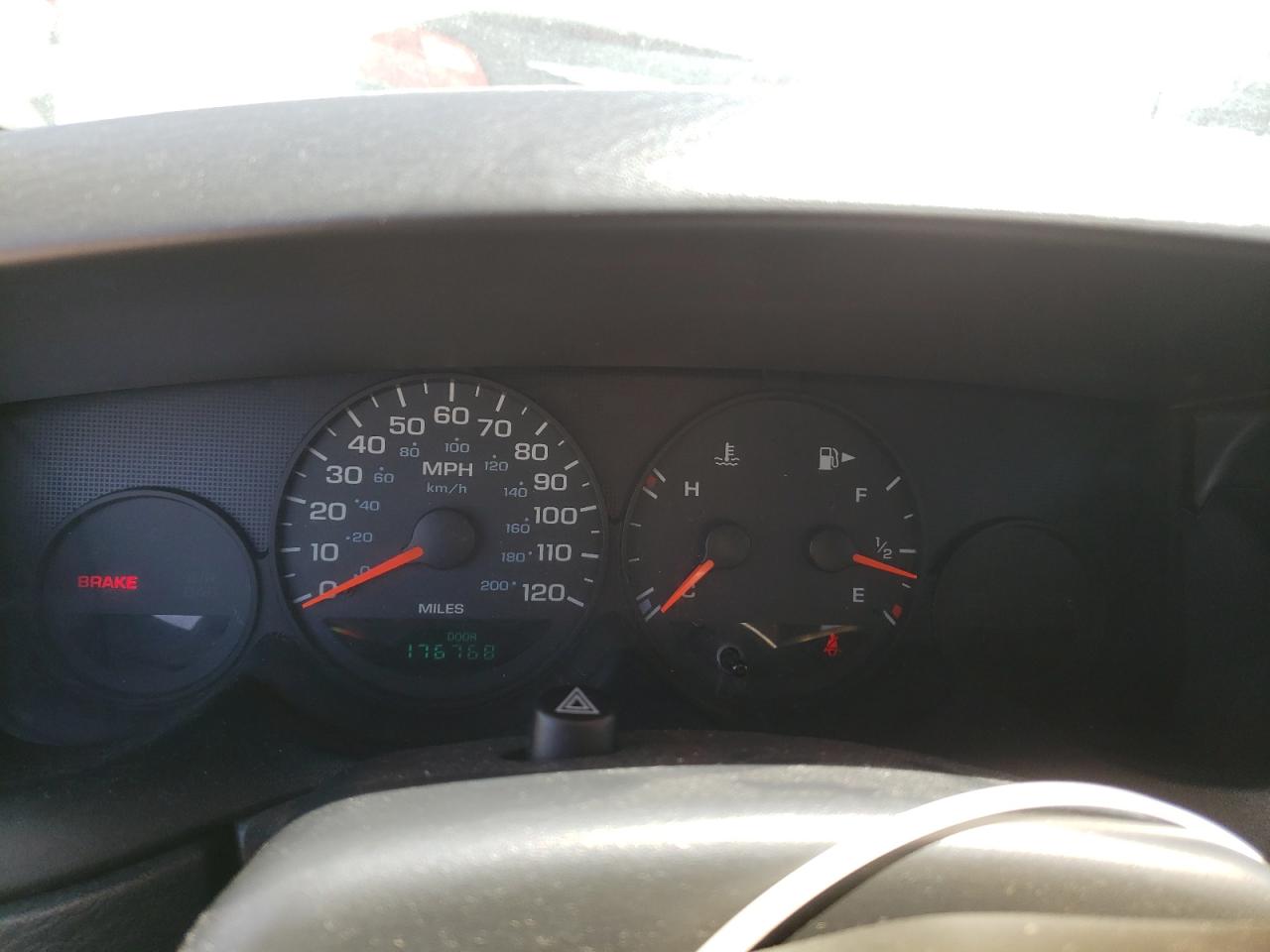 Photo 8 from auction – 2002 DODGE NEON SE with VIN 1B3ES46C92D527735