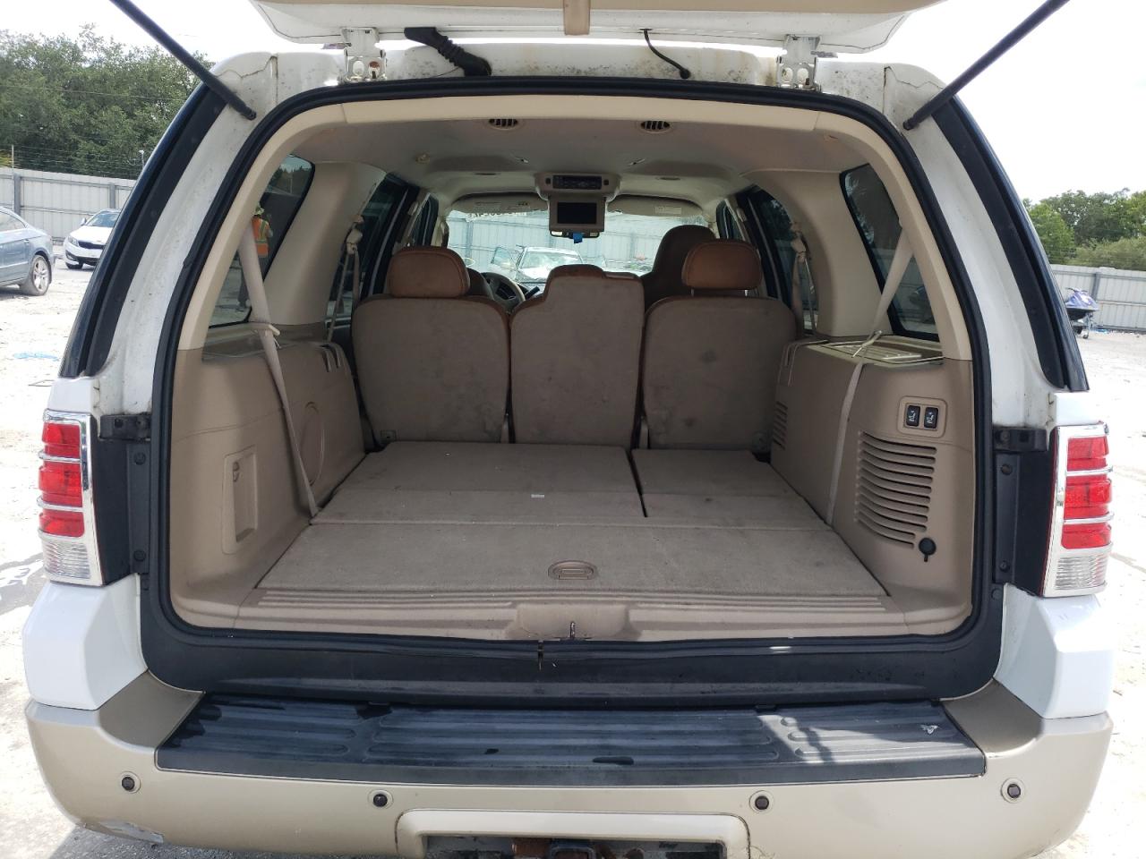Foto 9 de la subasta – 2006 FORD EXPEDITION con VIN 1FMFU17596LA06016