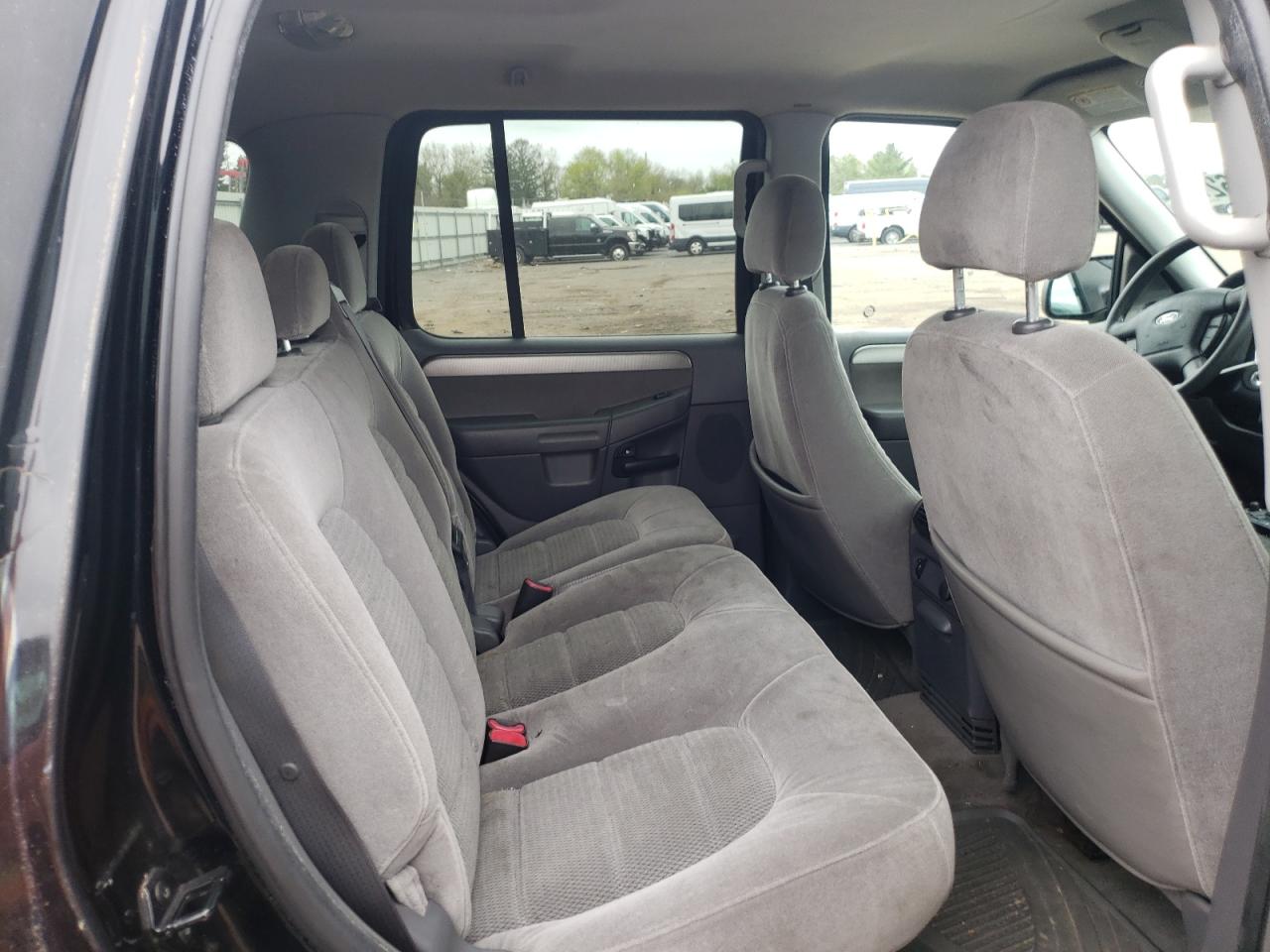 Photo 6 from auction – 2004 FORD EXPLORER X with VIN 1FMDU73K04ZB12189