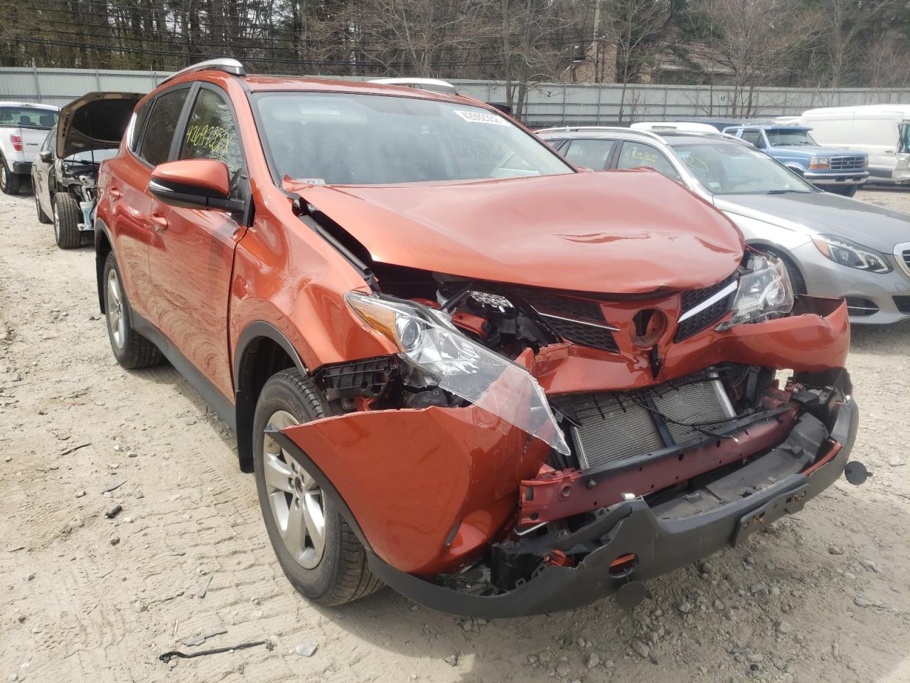 TOYOTA RAV4 XLE 2015 with VIN JTMRFREV5FJ034520 - Photo from auction
