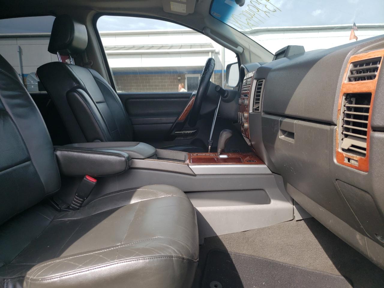Photo 5 from auction – 2005 NISSAN ARMADA SE with VIN 5N1AA08B25N709008