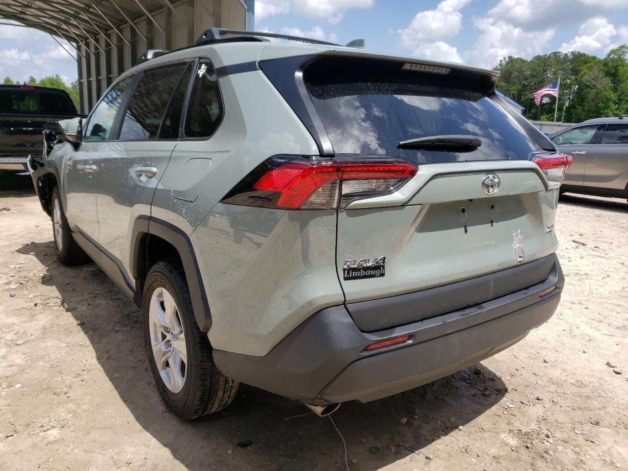Photo 3 from auction – 2021 TOYOTA RAV4 XLE with VIN 2T3W1RFV1MC087652